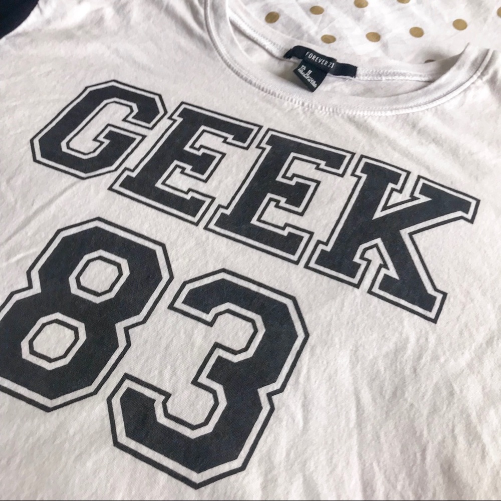 Cropped Graphic Tee - Picture 3 of 4